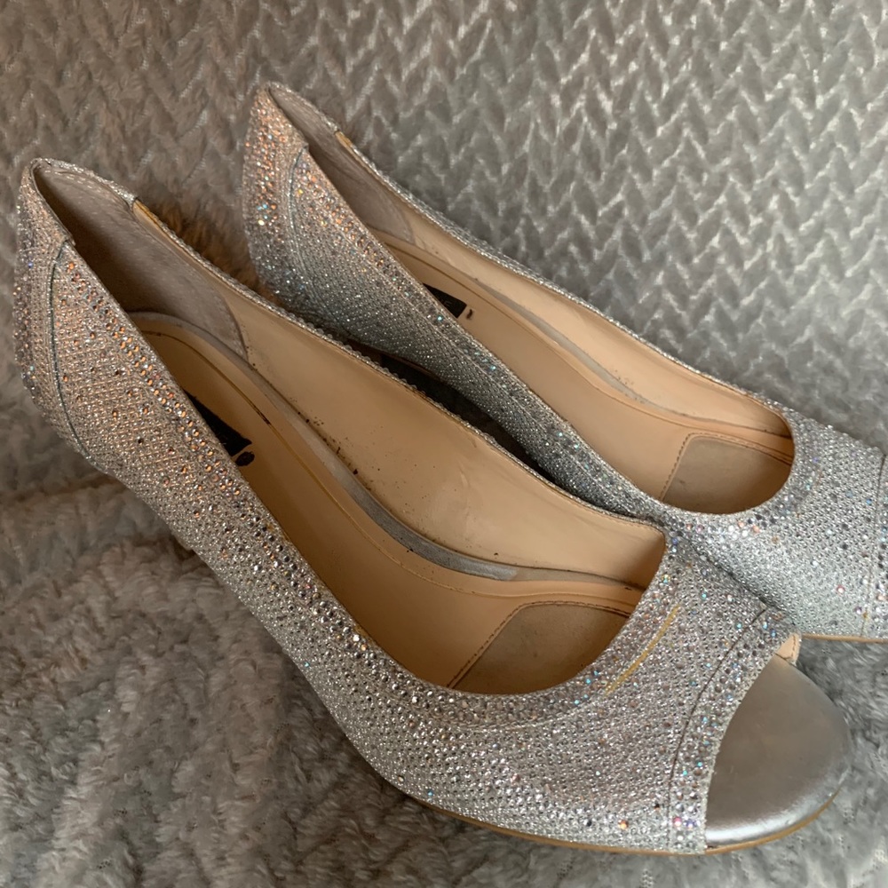 Silver heels - Picture 2 of 4